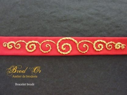 Bracelet brodé "Les spirales" coloris rouge