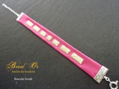 Bracelet brodé "Les rectangles" coloris fuchsia